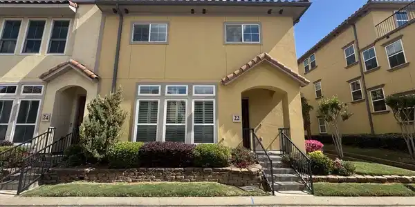 22 W Oaks Drive
