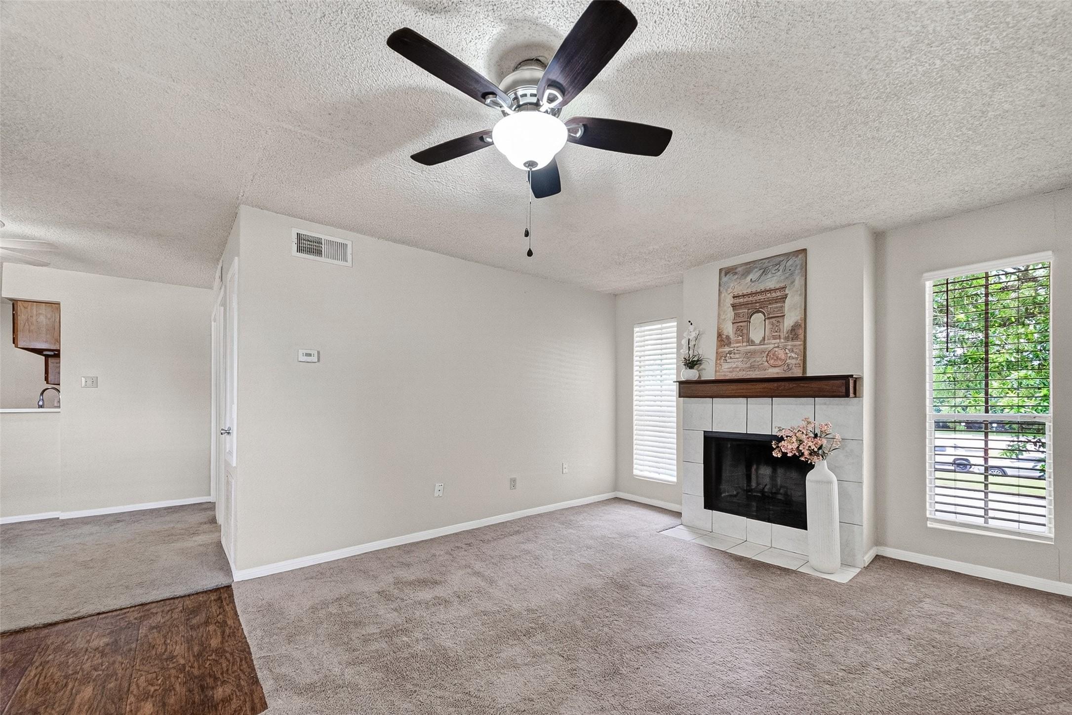 Image 3: Plenty of furniture arrangement options