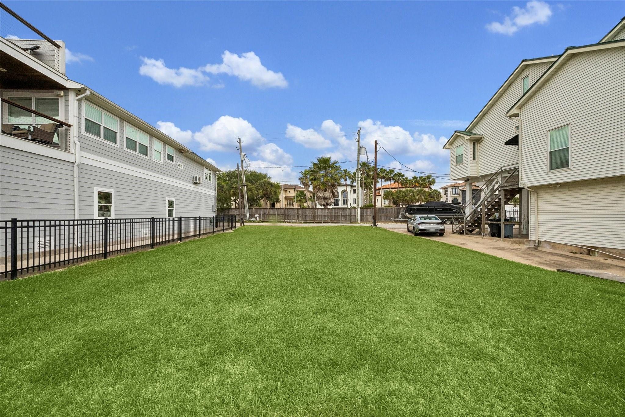 Image 4: Lot view to street.