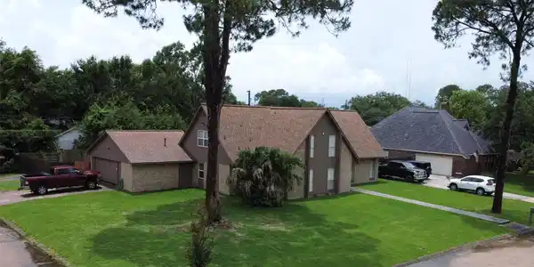 Image 3: Nice corner lot in with a large yard