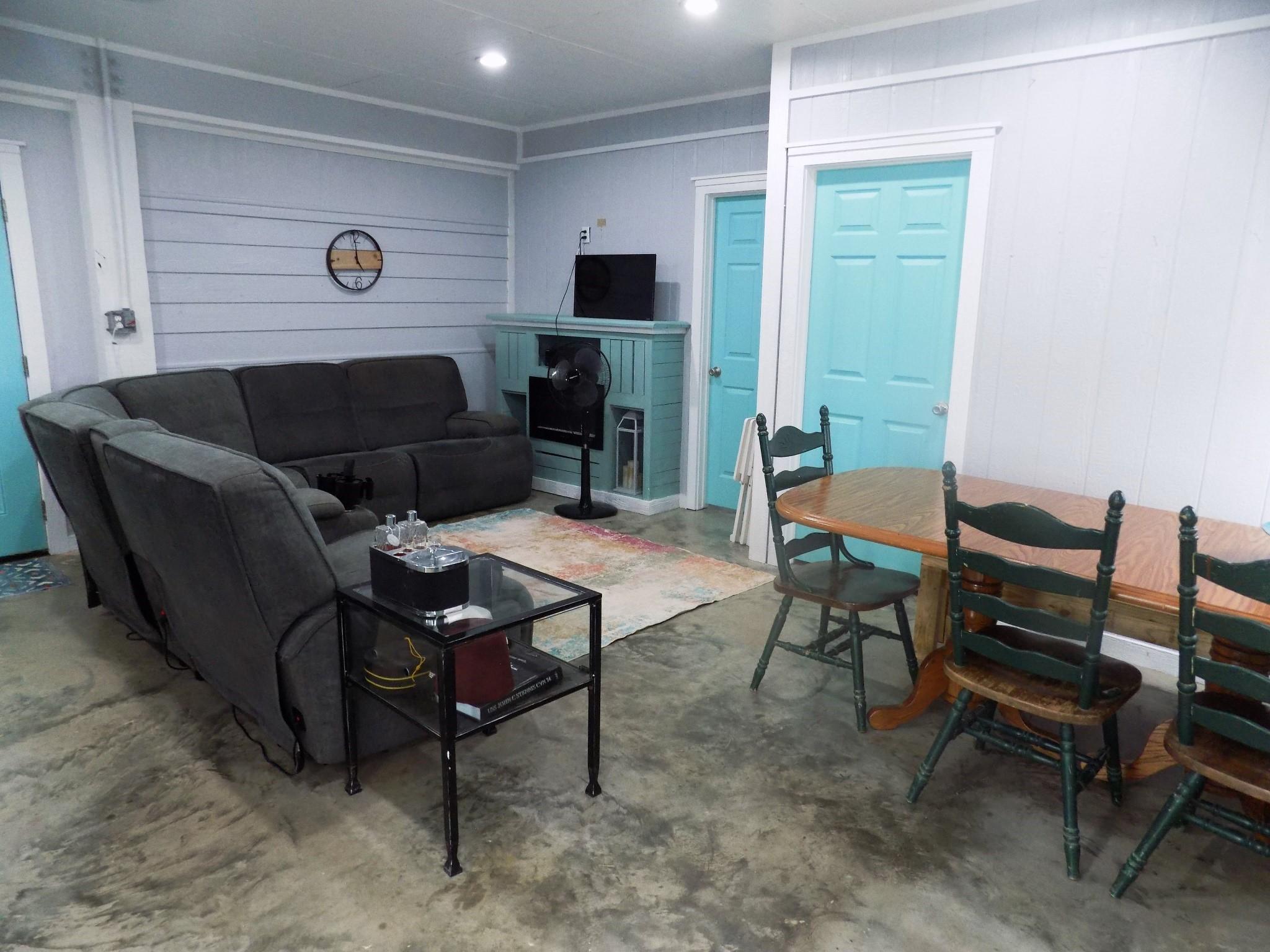 Image 4: Great little 2 bedroom set up.
