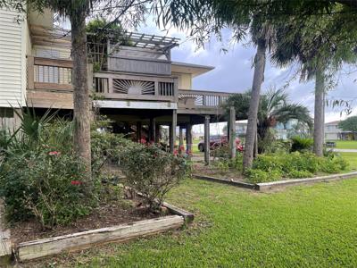 965 Holiday / Surfview Drive