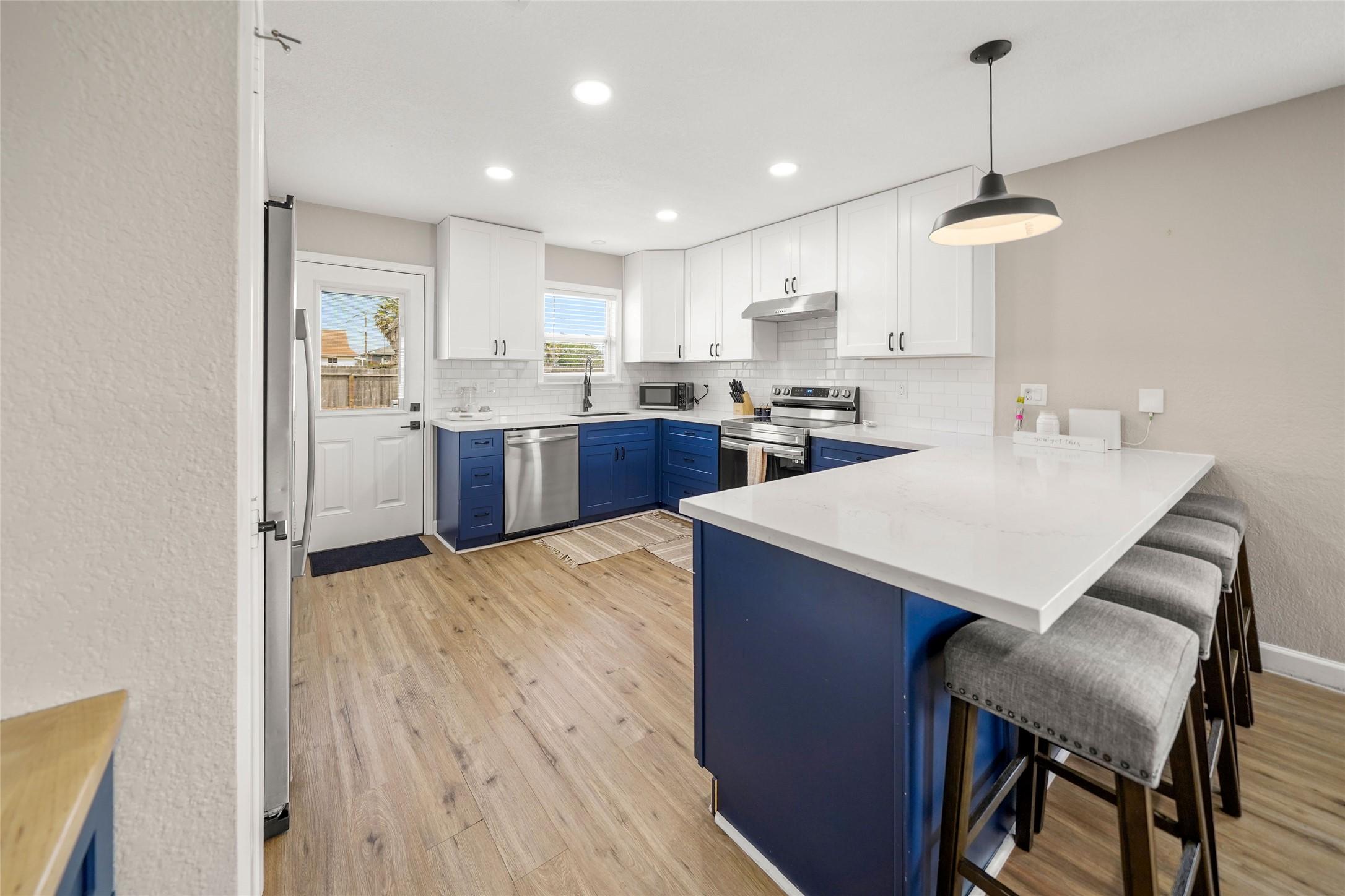 Image 4: Beautifully updated kitchen featuring quartz count