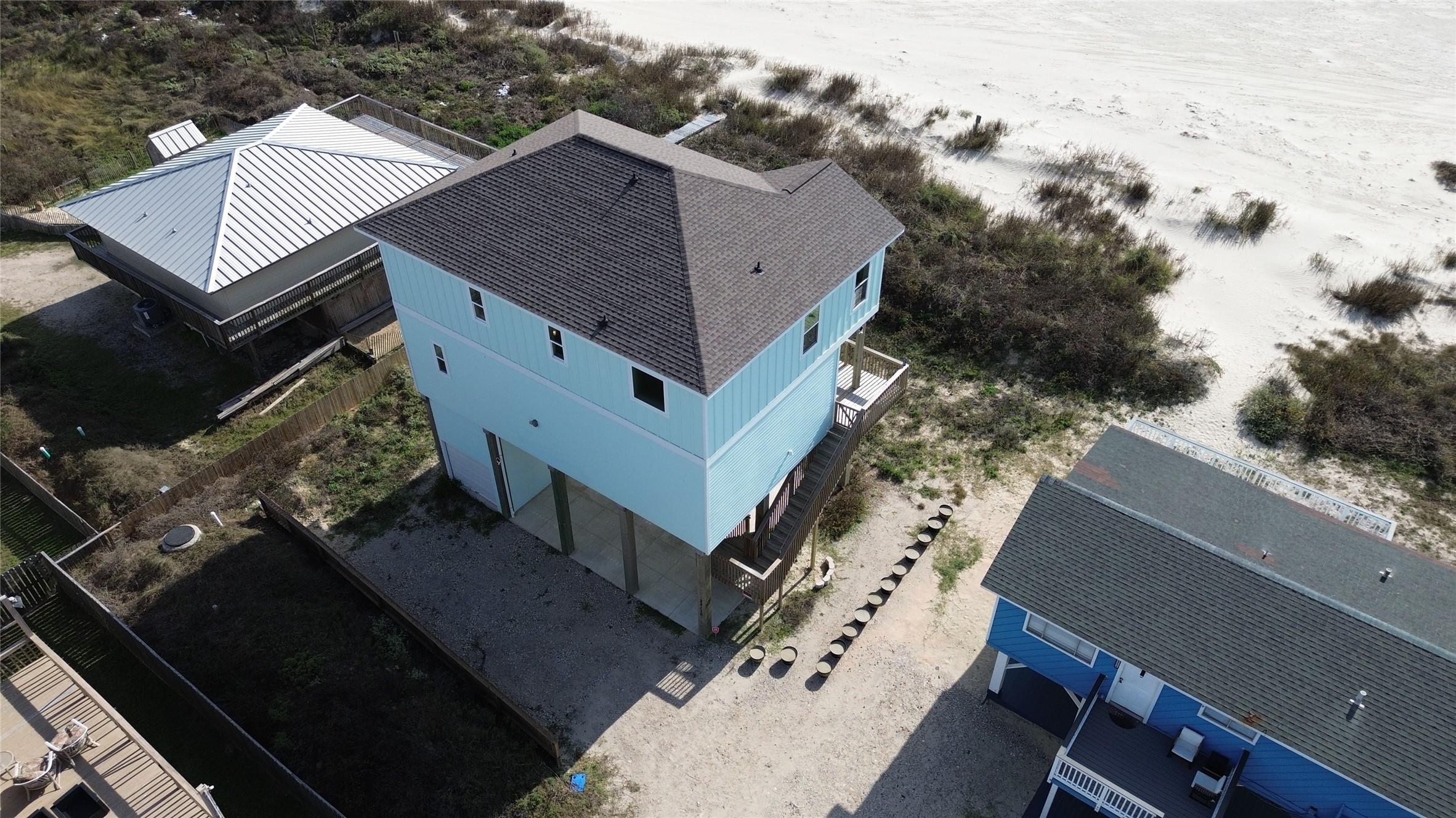 Image 3: This elevated coastal home located in Terramar Bea