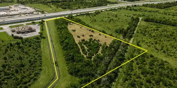 Image 3: Yellow line is an estimate. Review survey for exac