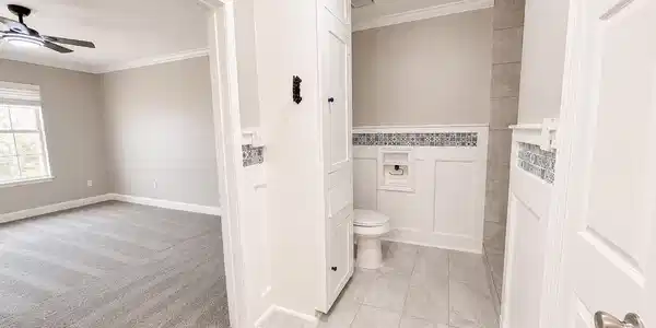 Image 4: Primary bath - all bedrooms have new carpets and f