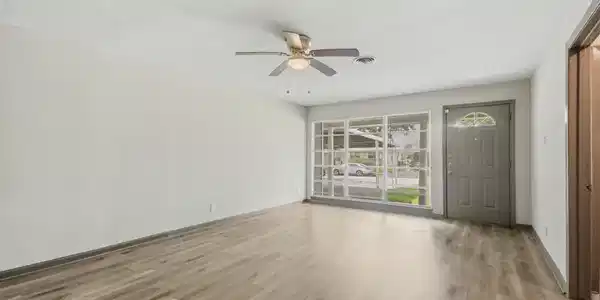 Image 2: Living Room