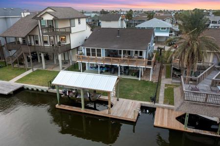 1109 Redfish Street