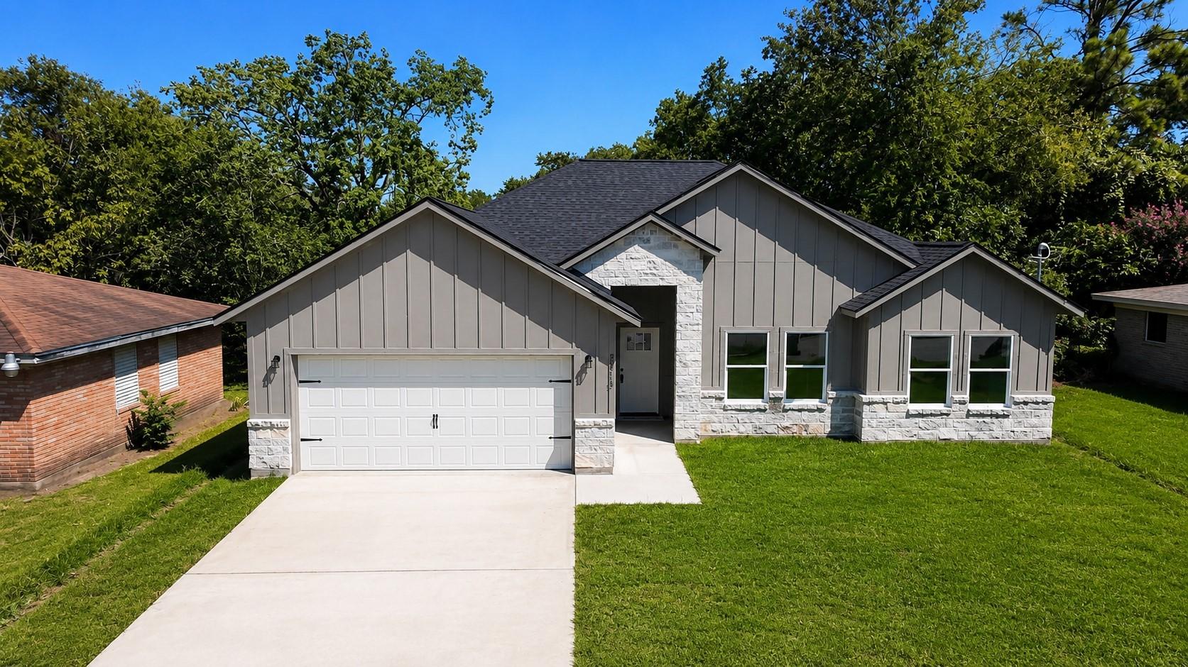 Image 1: Welcome to 5815 Woodrow St, Texas City