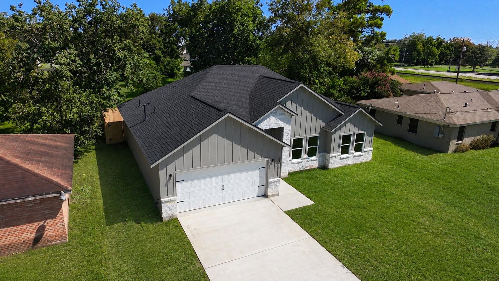 Image 2: Welcome to 5815 Woodrow St, Texas City
