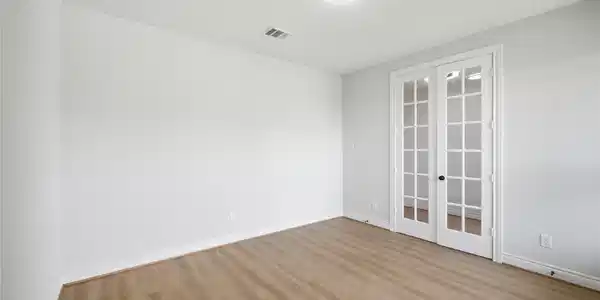 Image 4: Double glass doors offer privacy, creating a funct