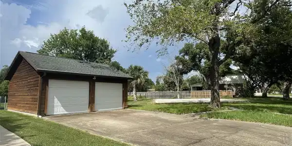Image 4: Nearly 1/2 acre lot with garage structure, ready f