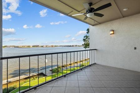 401 Lakeside Lane