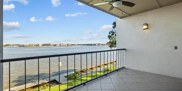 401 Lakeside Lane
