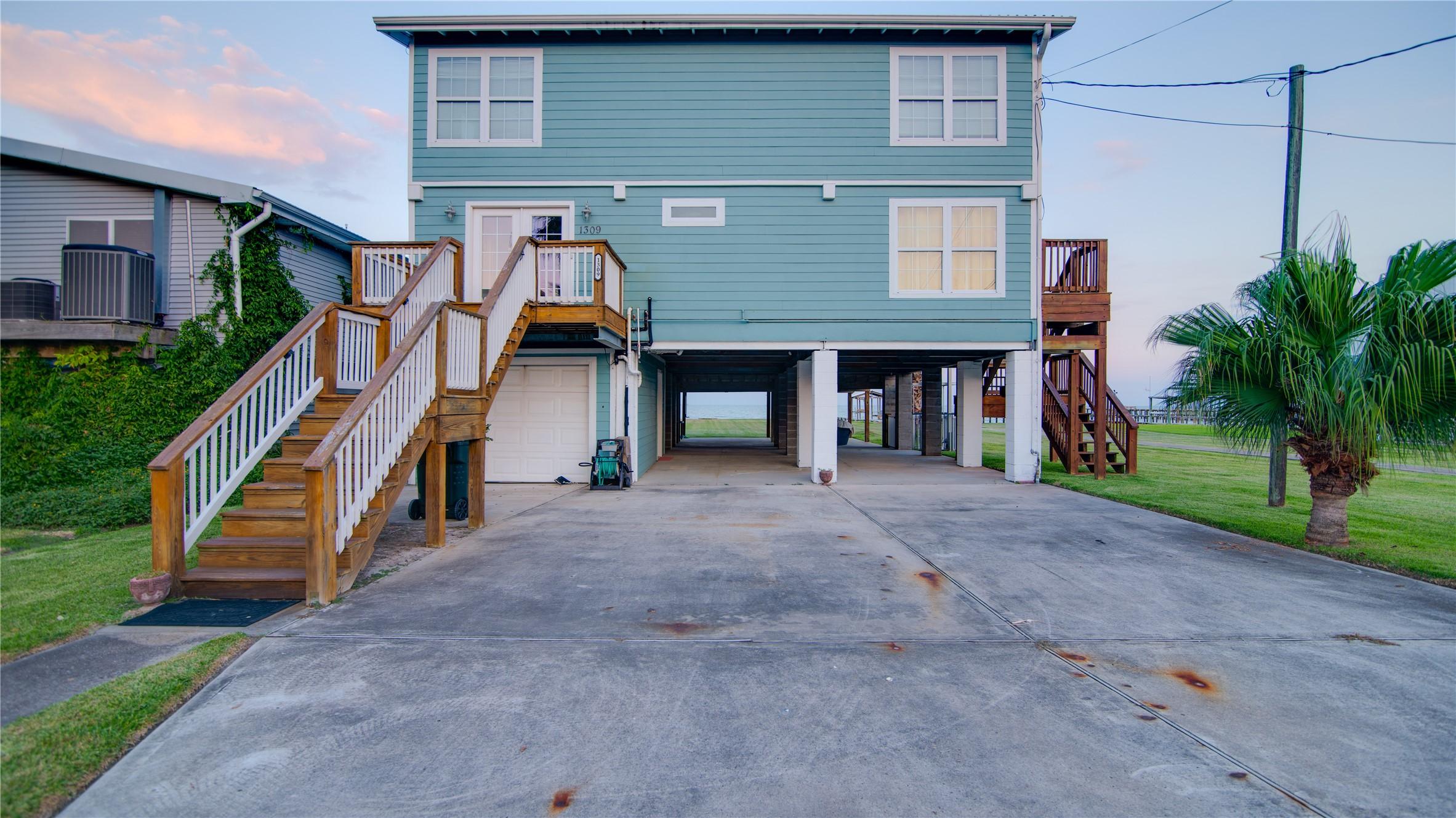 Image 2: Coastal Charm with Panoramic Bay Views!