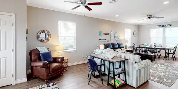 Image 3: Living room