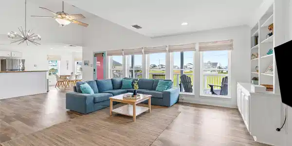 Image 4: Living Room - 26' 1" x 18' 9"