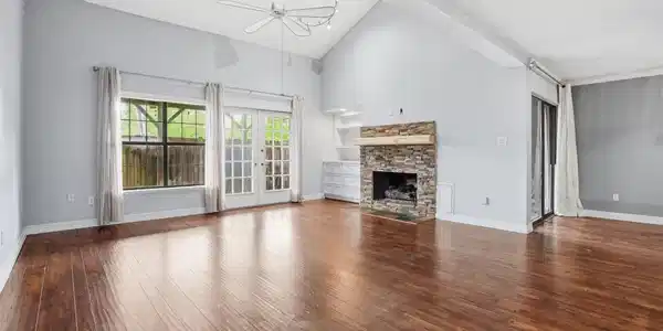 Image 4: Inviting living room centered around a beautiful s