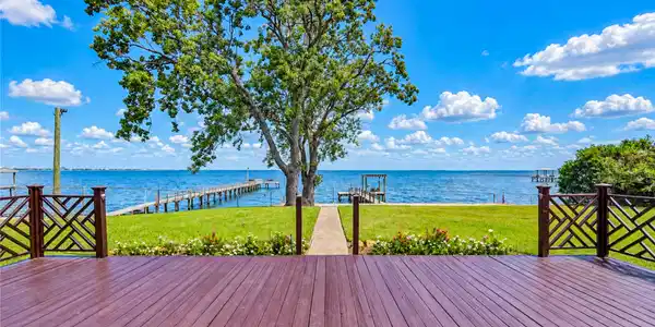 Image 4: Front deck looks out over Galveston bay