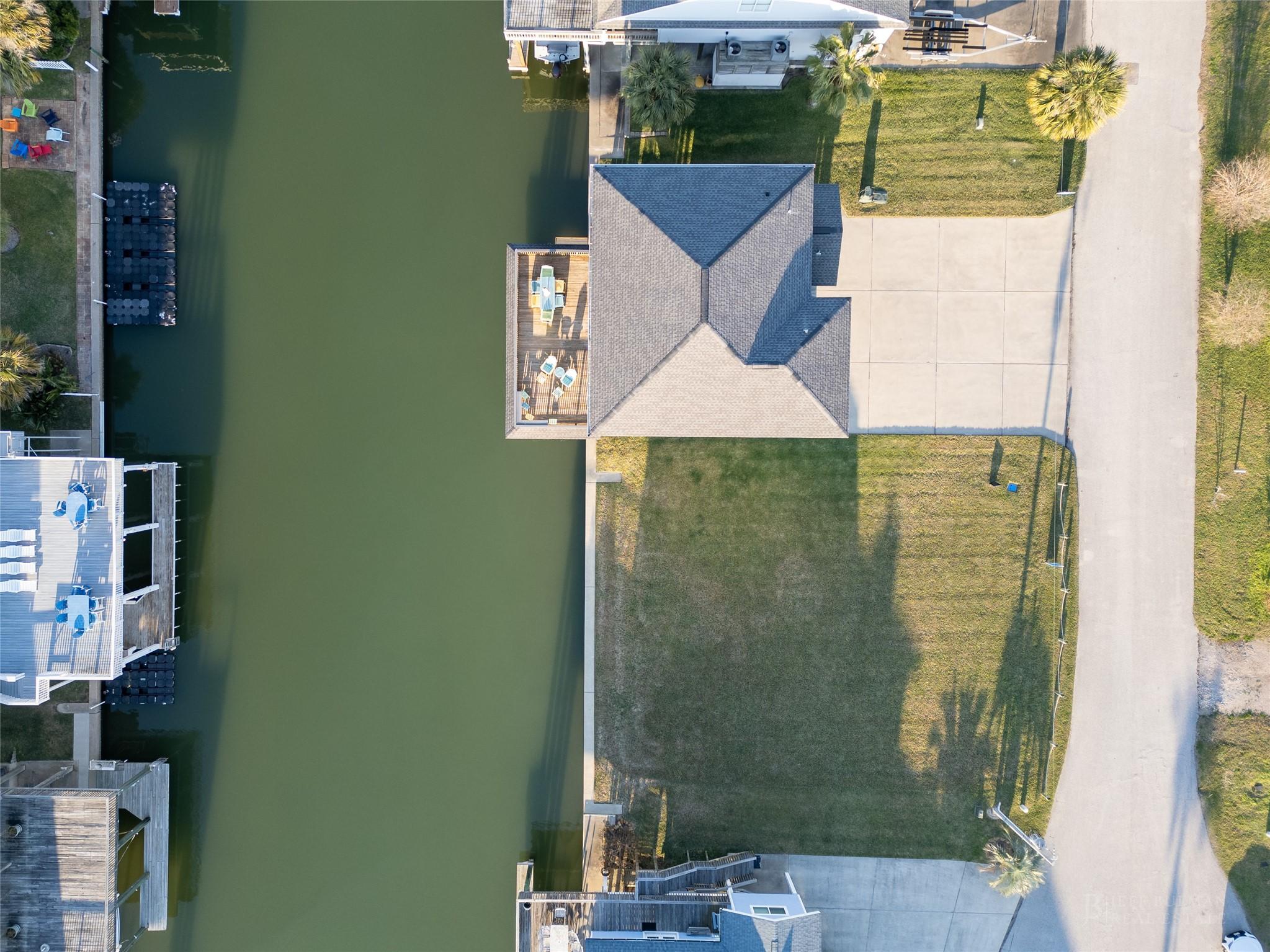 Image 4: AERIAL LOT VIEW