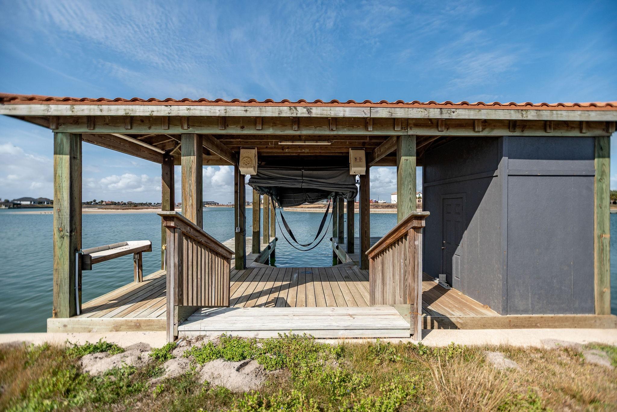Image 3: Single Stall Boathouse with remote touchless boat