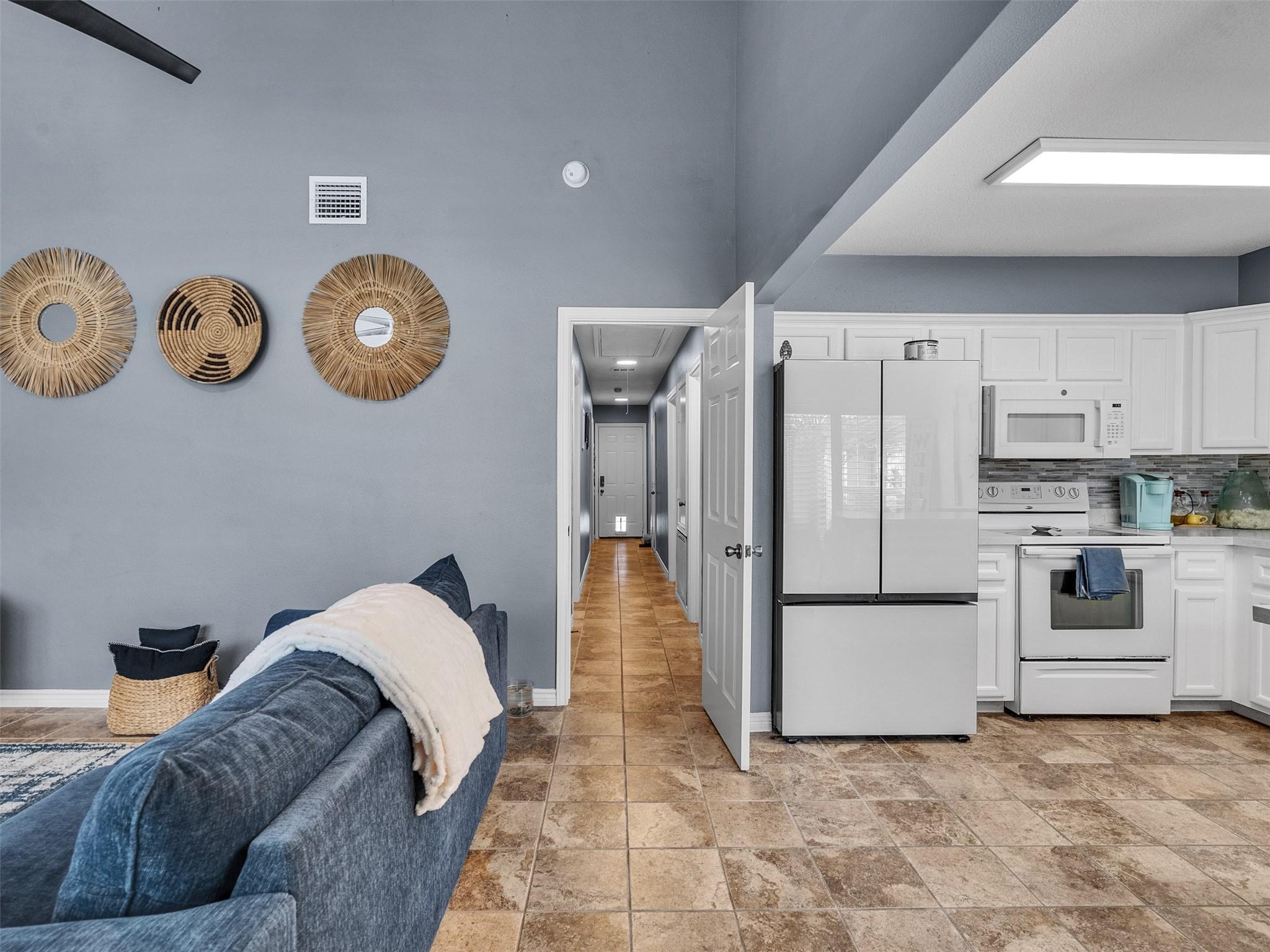 Image 2: Soaring vaulted ceilings and abundant natural ligh