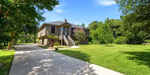1106 W Forest Avenue