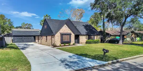 4123 Rolling Green Drive