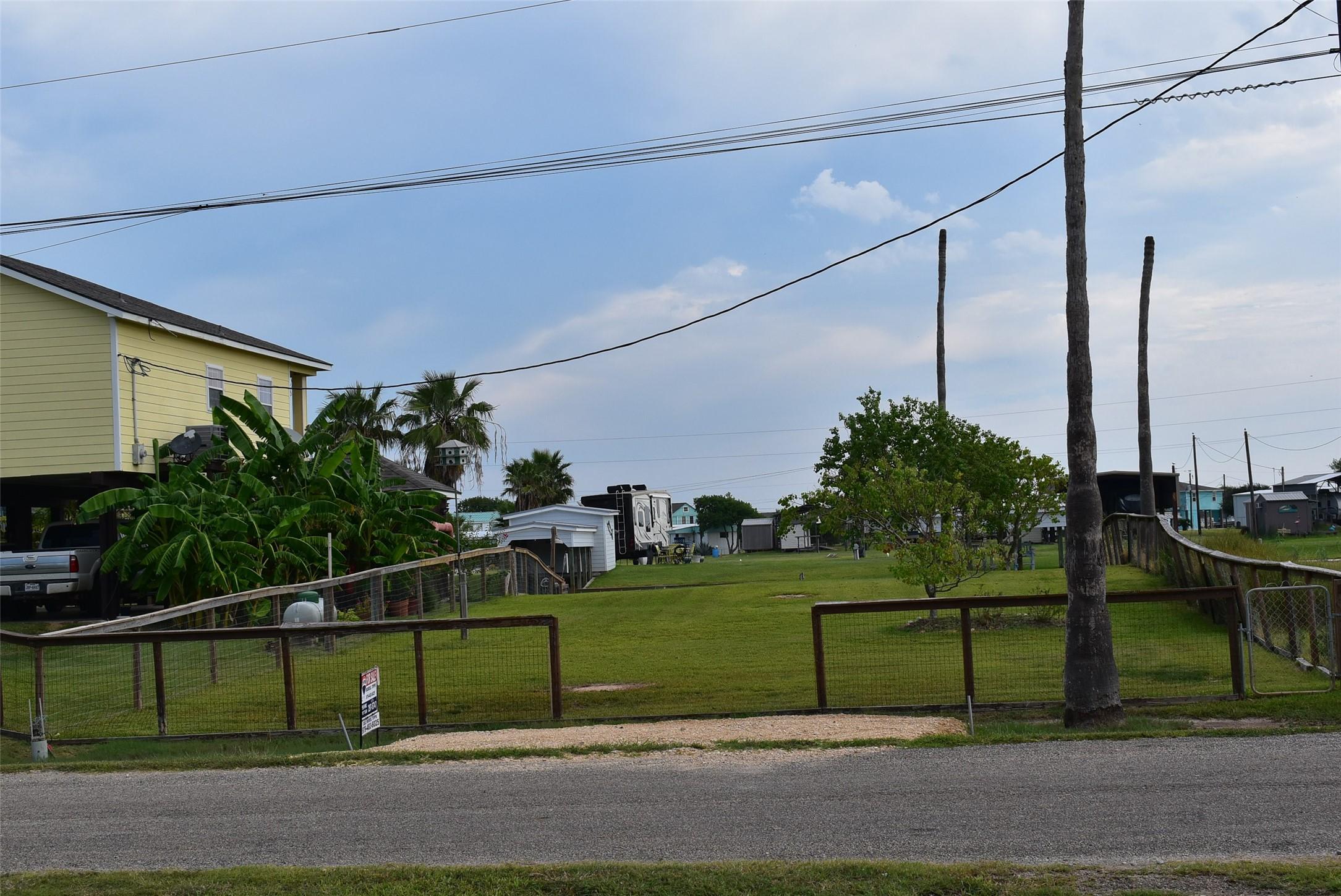 Image 2: Nice new driveway
