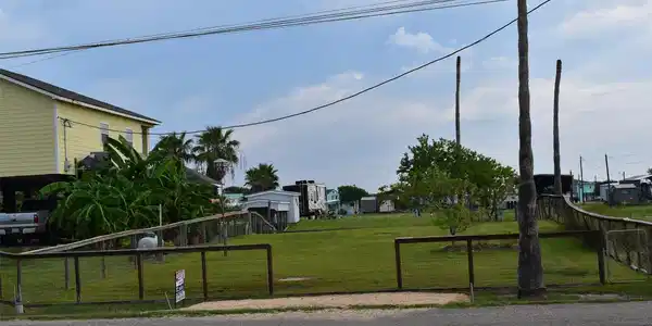 Image 2: Nice new driveway