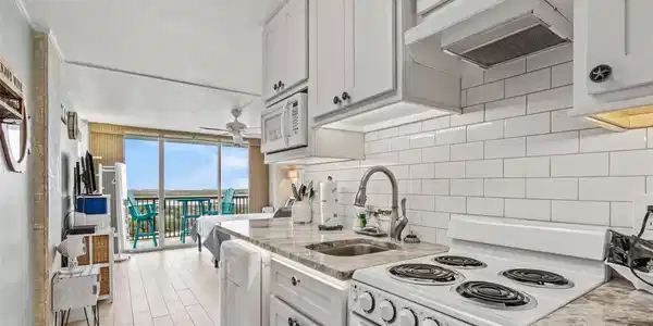 Image 2: Kitchen