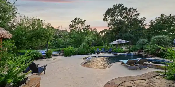 2037 Lakeside Drive