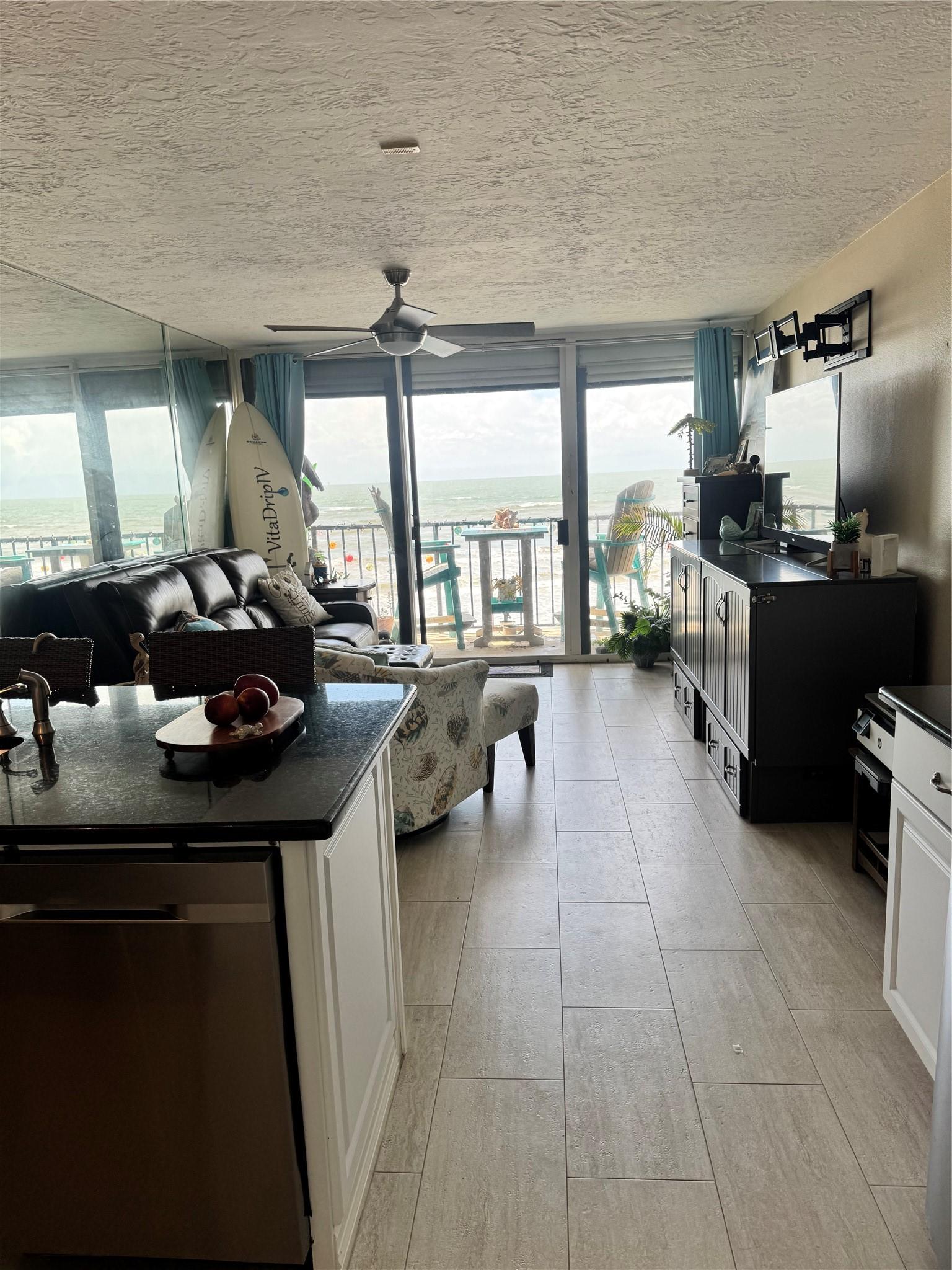 Image 4: kitchen looking toward front door