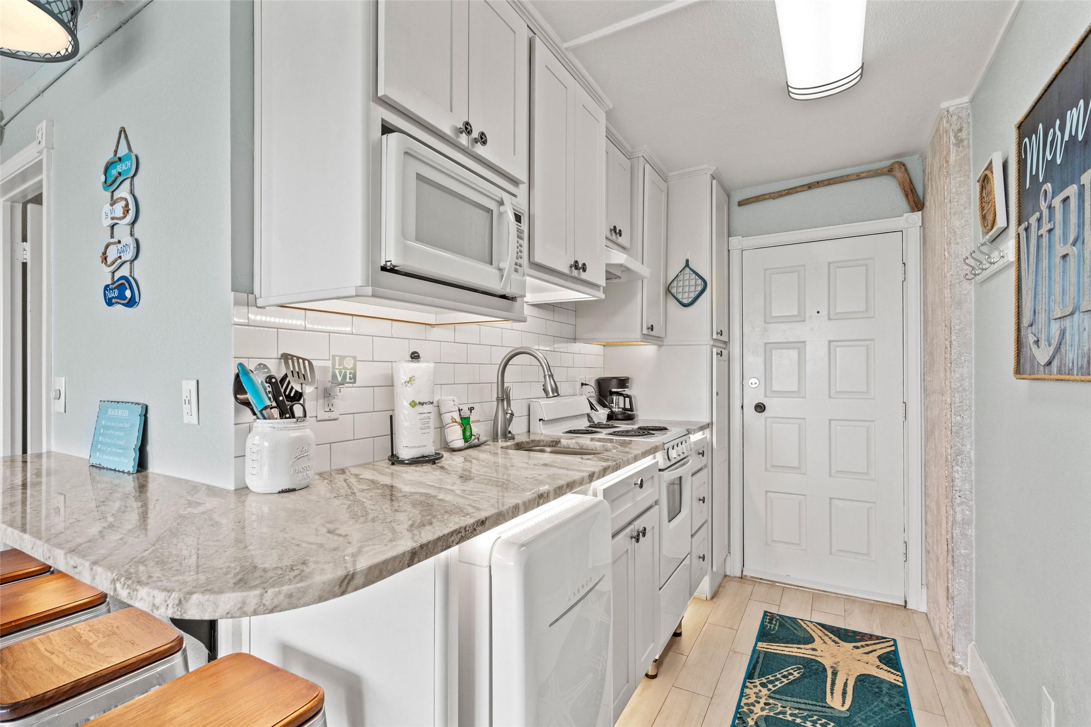 Image 3: Kitchen