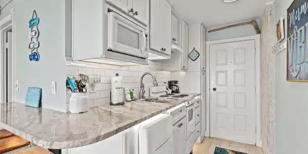 Image 3: Kitchen