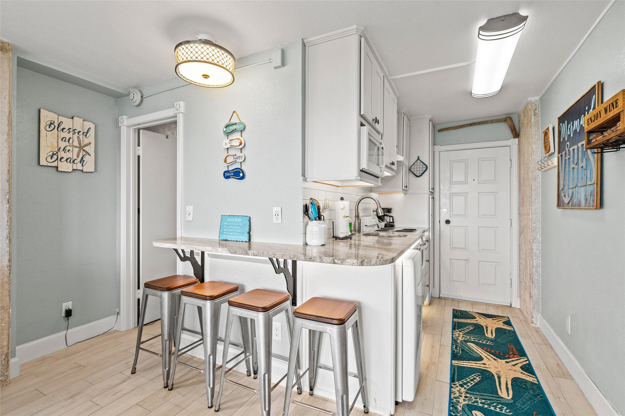 Image 4: Kitchen
