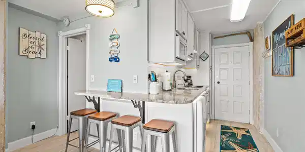 Image 4: Kitchen