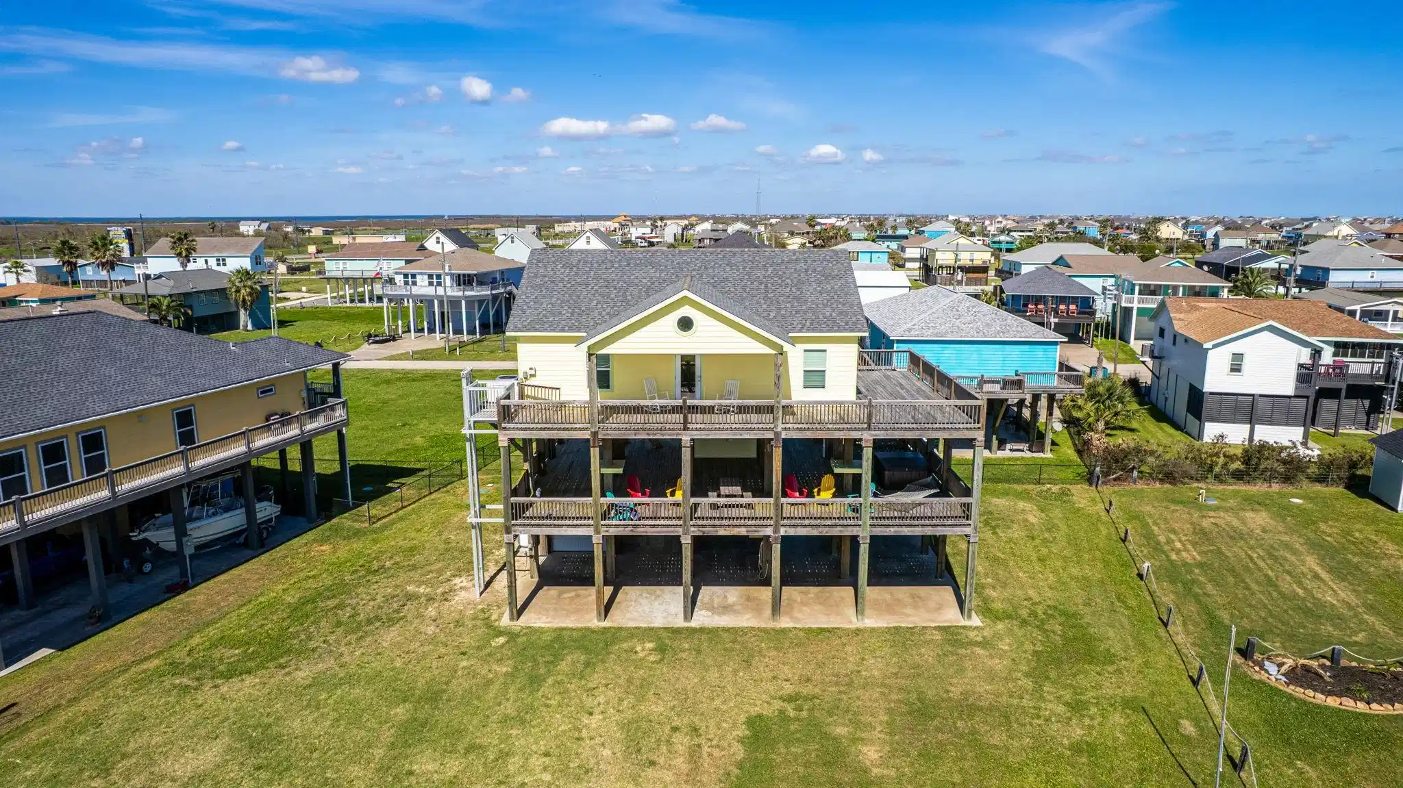 Image 1: Welcome to 920 Palmview! A short walk from the bea