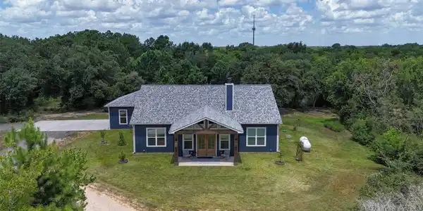 Image 2: 3/2/2 custom built in 2024, on 2 acres, complete w