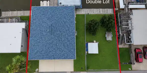 Image 4: Overhead view clearly defines the property's gener