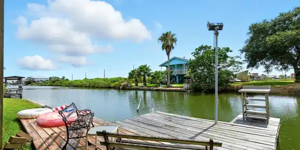 Image 4: private dock and canal access, fish cleaning stati