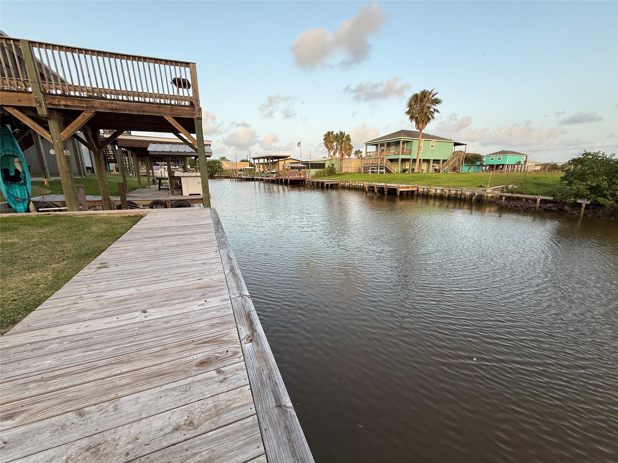Image 4: Canel looking East where you will enjoy sunrises o