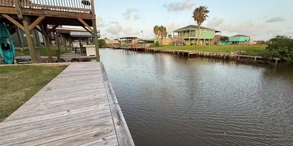 Image 4: Canel looking East where you will enjoy sunrises o