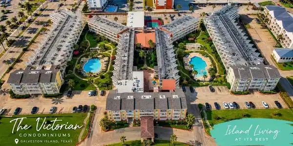 Image 2: Just minutes from Moody Gardens, Schlitterbahn Wat