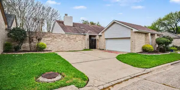 1723 Linfield Way