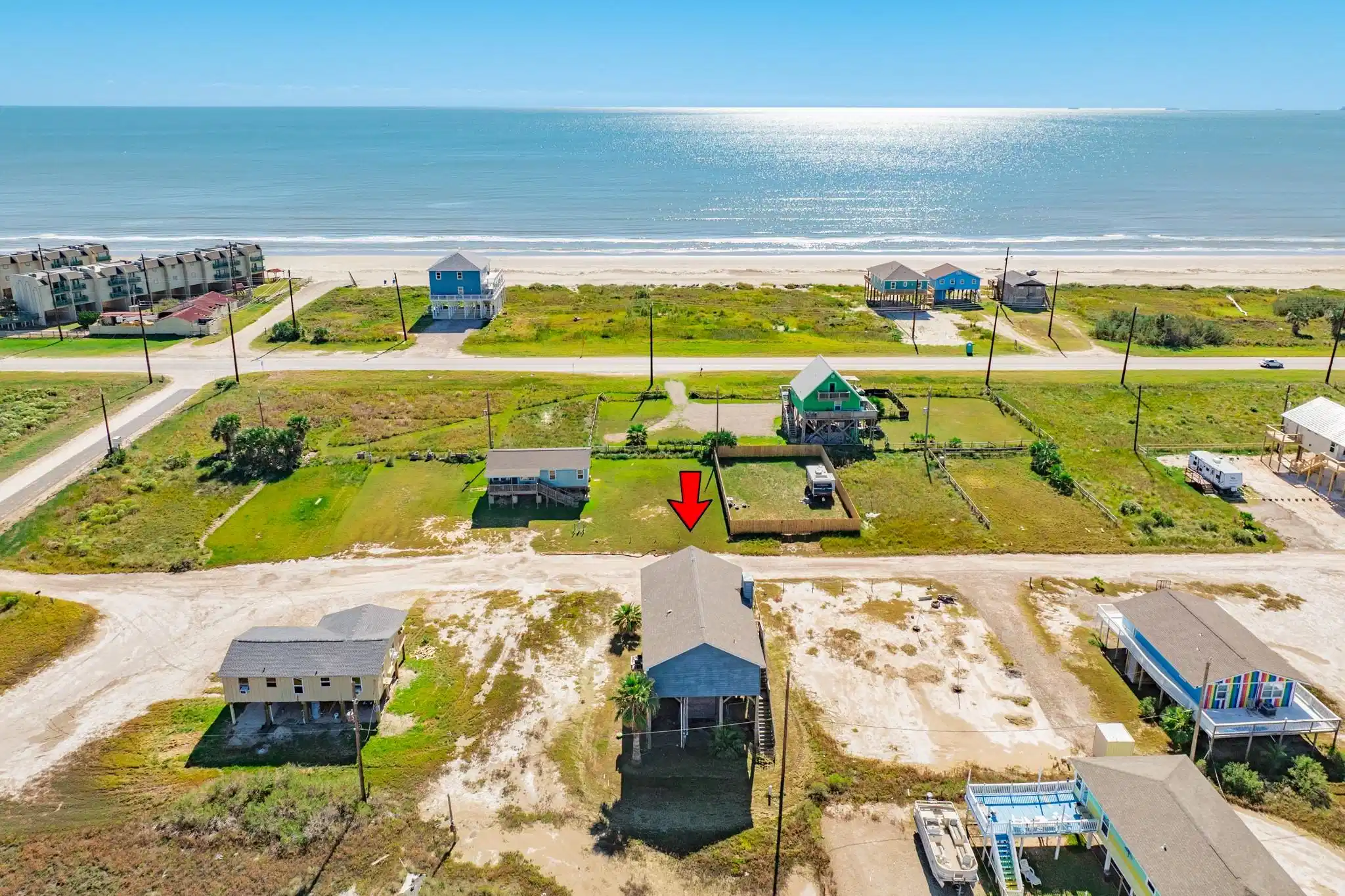 Image 1: Shows the home&rsquo;s excellent proximity to the beach