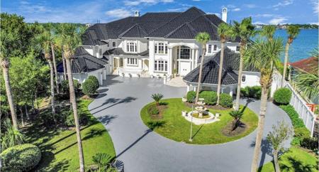 2210 Twin Oaks