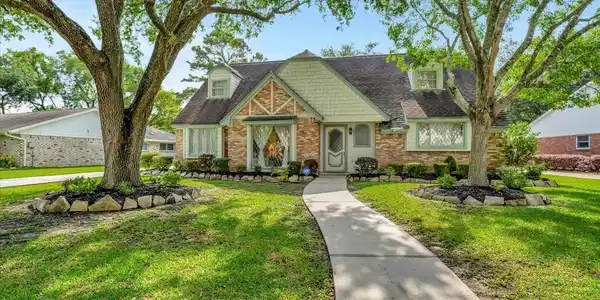 610 Forest Lake Drive