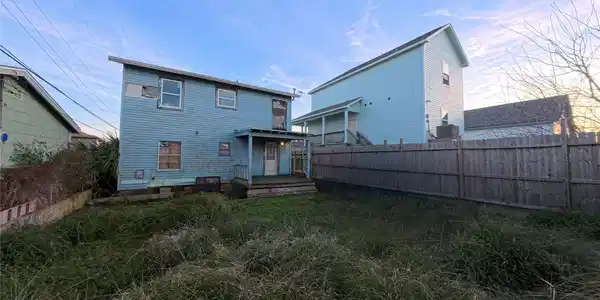 7002 Avenue Q 1/2