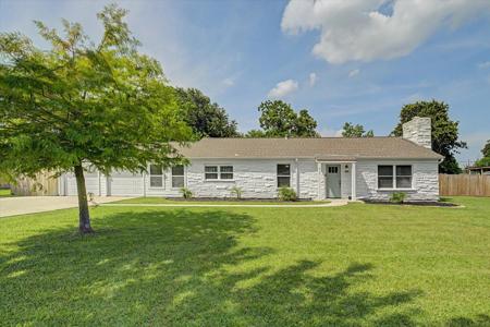 212 Lakewood Drive